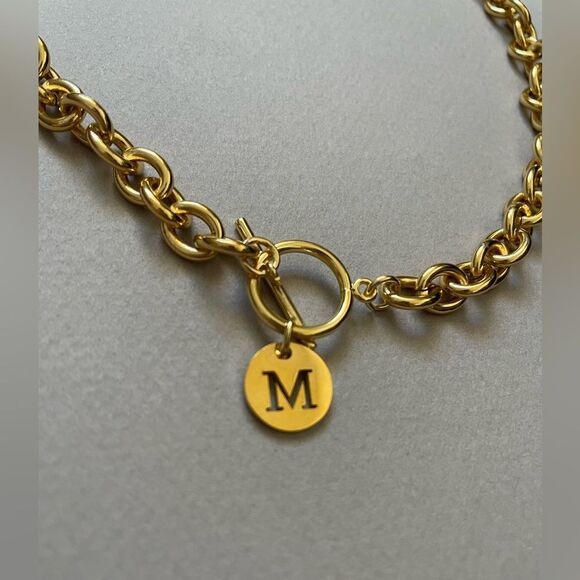 Gold  M Initial Pendant Necklace N1096 - Picture 3 of 4